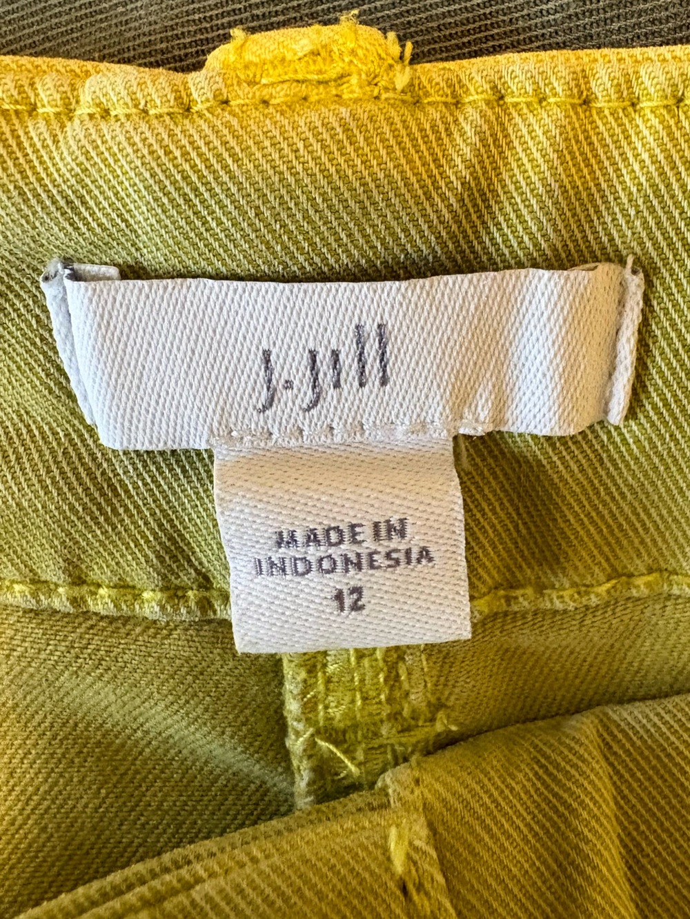 J. Jill Green Trapunto Stitch Bermuda Shorts Patch Pocket Size 12 - Picture 2 of 10